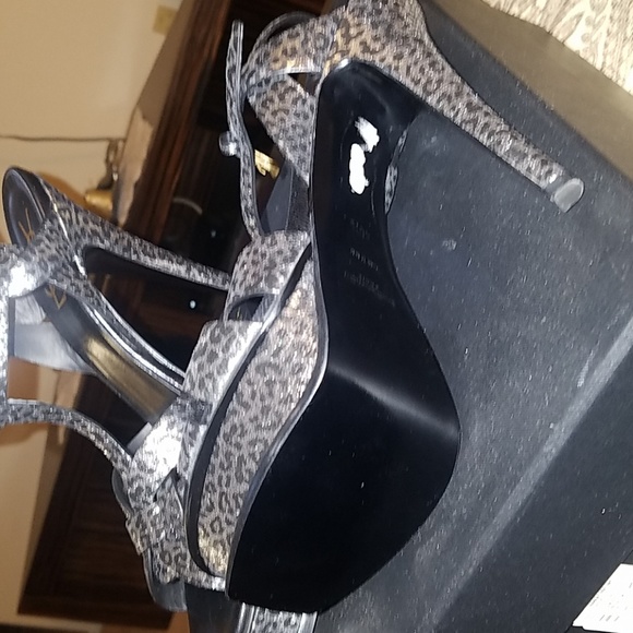 Brand new YSL shoes - Picture 4 of 8